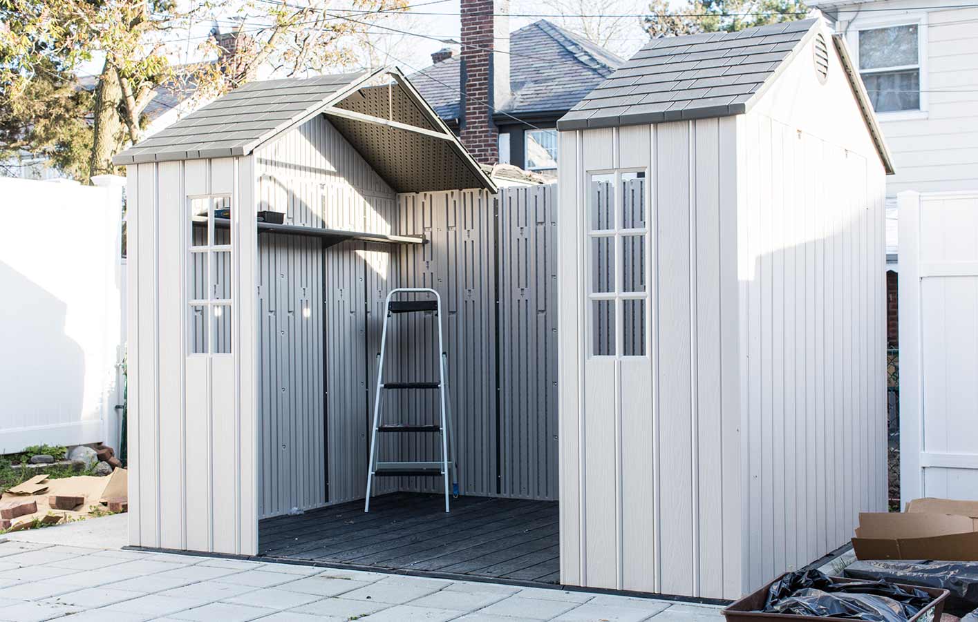 Gerätehäuser aus Metall oder Kunststoff für mehr Lagerfläche im Garten