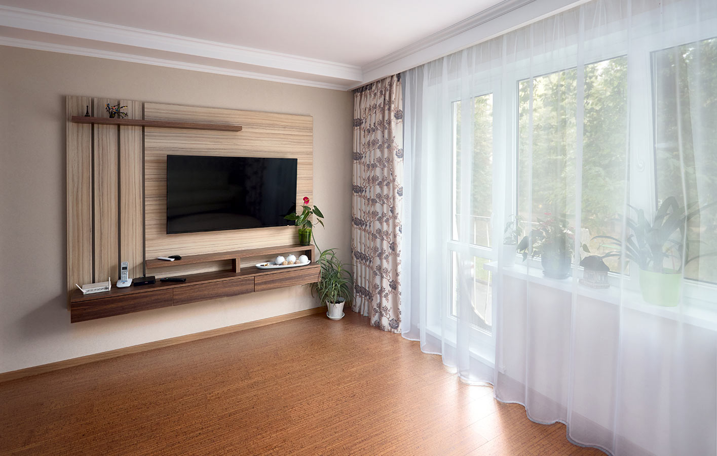 Korkboden - Wohngesundheit für Ihr Zuhause Wohnraum leer mit Korkfußboden